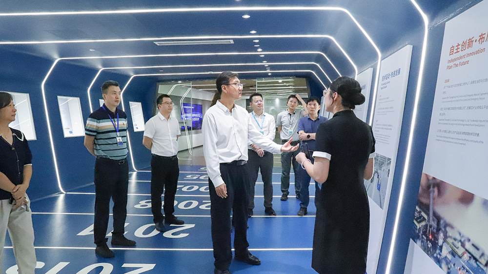 展廳參觀 xioa.jpg 展廳參觀 xioa.jpg