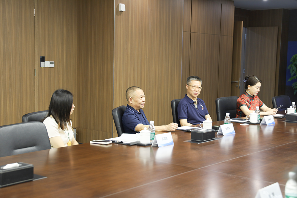 袁總 小.png 袁總 小.png